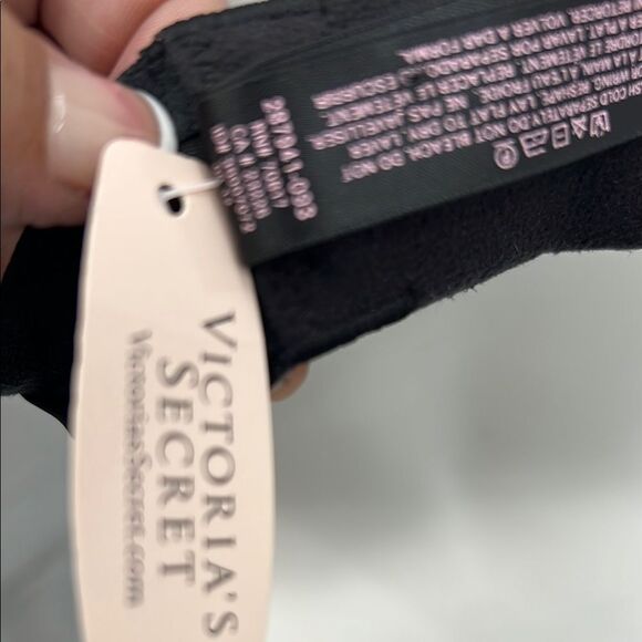 Victoria's Secret Black Lace Demi Lined Bra with Floral Detailing - Picture 2 of 4